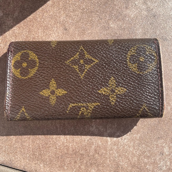 Louis Vuitton Key Holder - Picture 5 of 9